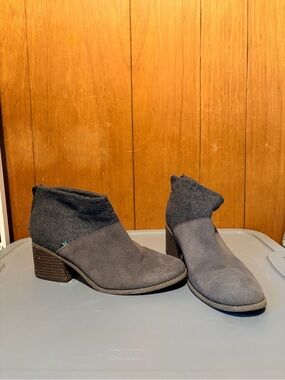 Toms Lacy Ankle Boot. Size 8.5.